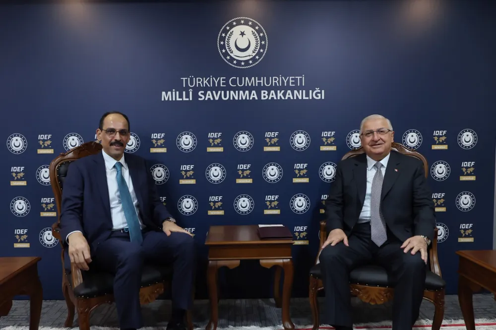 Bakan Yaşar Güler ve MİT Başkanı İbrahim Kalın, IDEF 2025’te Bir Araya Geldi