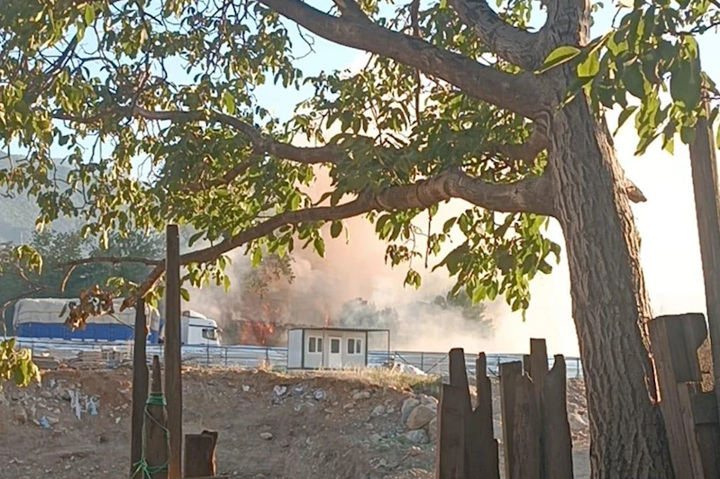 Bursa’da mahalle arasında çıkan yangın korkuttu