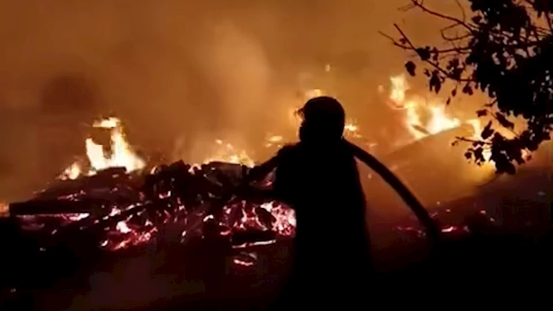 Alevlerin sardığı ev tamamen kullanılamaz hale geldi  - Videolu Haber