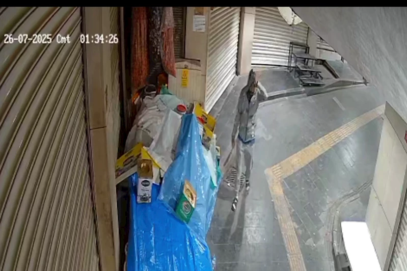 Kuruyemişçinin önünden fıstık çuvalı çalındı: Güvenlik kamerası her şeyi kaydetti