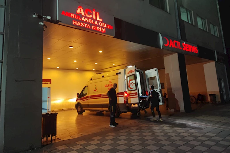 Kavga edenleri ayırmaya çalışan şahıs bıçaklanarak ağır yaralandı