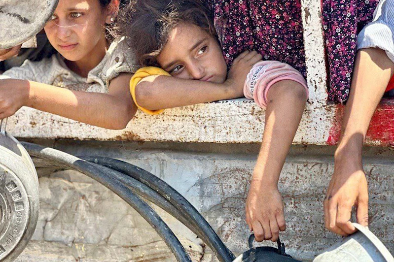 Gazze Hükümeti: 100 binden fazla çocuk açlık nedeniyle ölümle yüz yüze