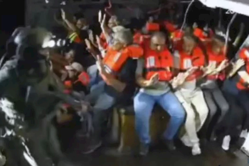 Hanzala gemisinden alıkonulan aktivistler açlık grevine başladı 