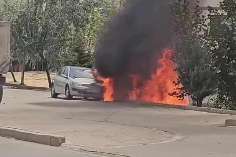 Şırnak’ta park halindeki araç alev aldı