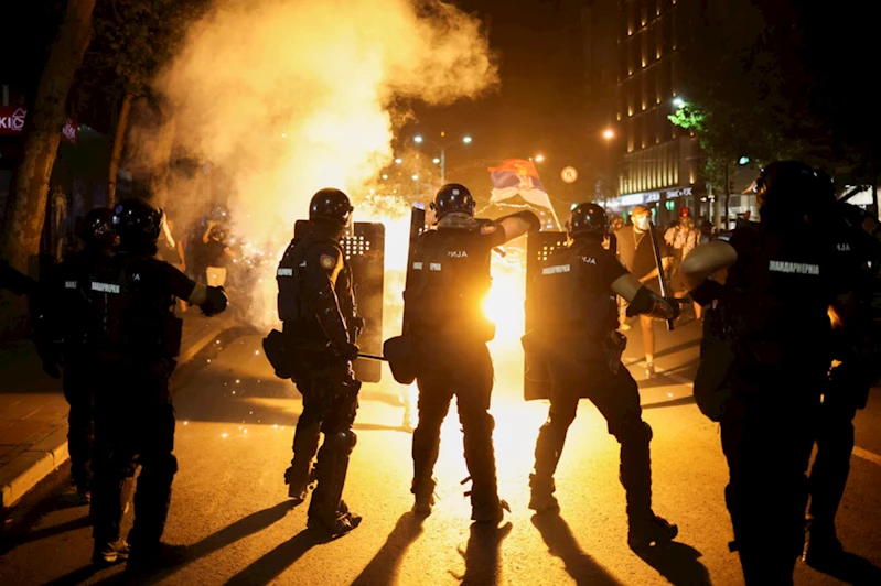Sırbistan’ın başkenti Belgrad’da hükümet karşıtları yine sokaklara çıktı