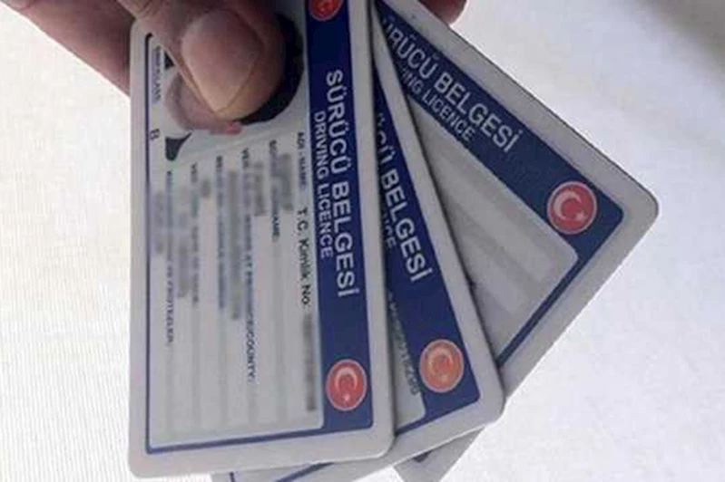 Eski tip ehliyetlerin süresi doluyor