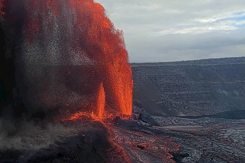 Klyuchevskoy Yanardağı lav püskürttü