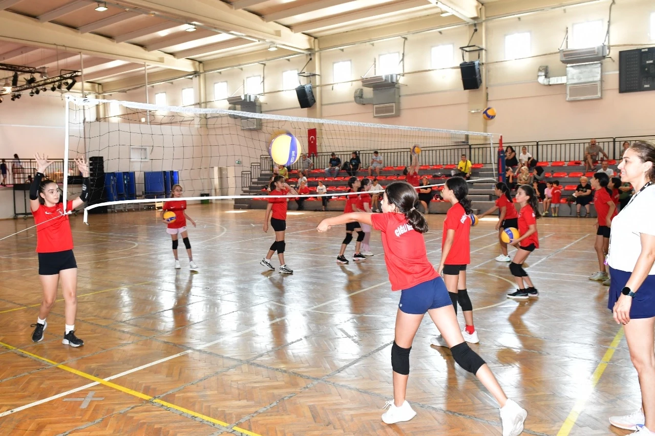 İzmir Çiğli’de 7’den 70’e yaz boyu spor coşkusu