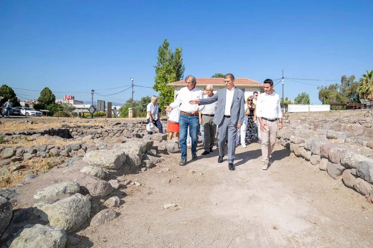 Başkan Tugay Smyrna kazılarını inceledi