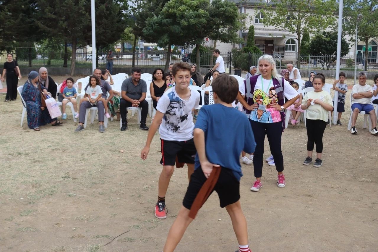 İzmit Belediyesi Yahya Kaptan’da çocukların tatilini şenlendirdi