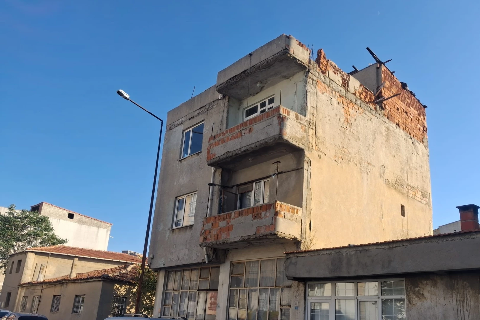 Edirne Keşan’da yarım kalan inşaat mahalleliyi tedirgin ediyor