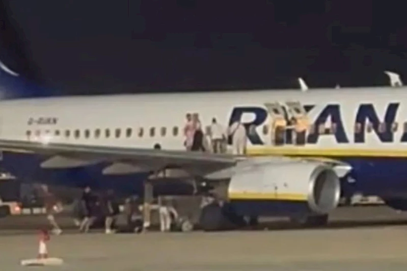 Kalkışa hazırlana uçakta yanlış yangın alarmı: 18 yaralı