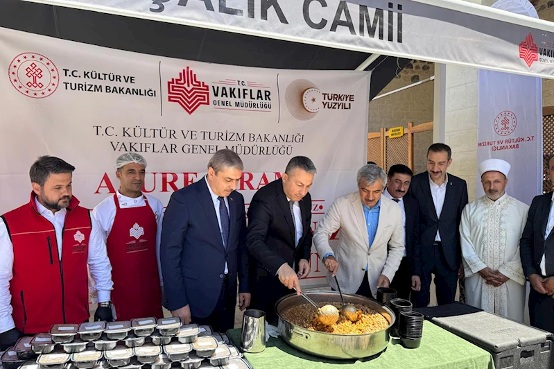 Gaziantep Vakıflar Bölge Müdürlüğü aşure ikramında bulundu