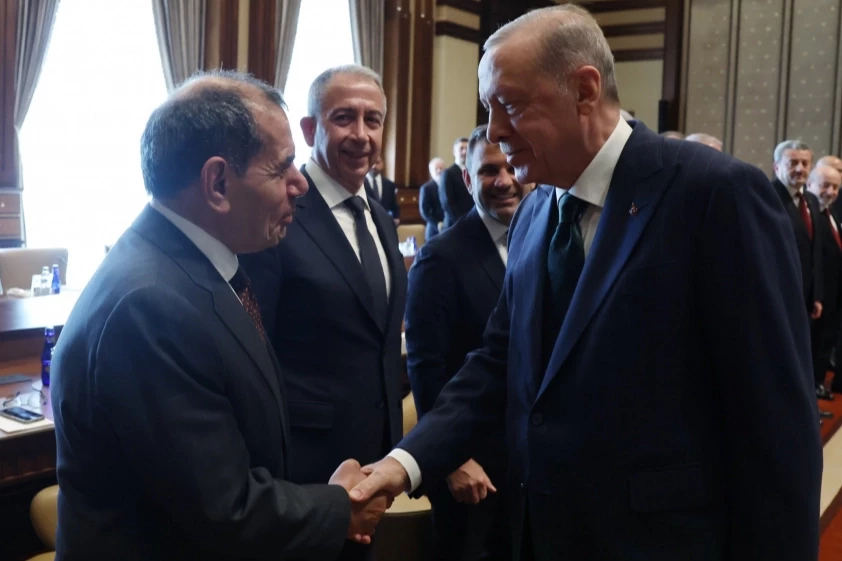 Cumhurbaşkanı Erdoğan, Galatasaray Başkanı Özbek’i hastanede ziyaret etti