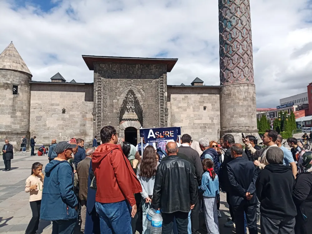 Anahtar Parti Erzurum Kadın Kollarından Aşure tadında bir dokunuş...