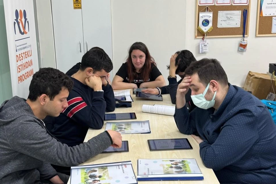 İŞ-İN hem işe hem hayata hazırlıyor