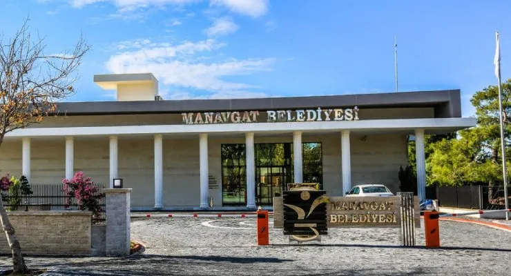 Manavgat Belediyesi’ne Rüşvet Operasyonu: 6 Kişi Tutuklandı, 25 Şüpheli Adliyede