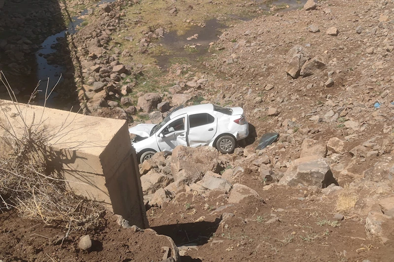 Kontrolden çıkan otomobil köprüden uçtu