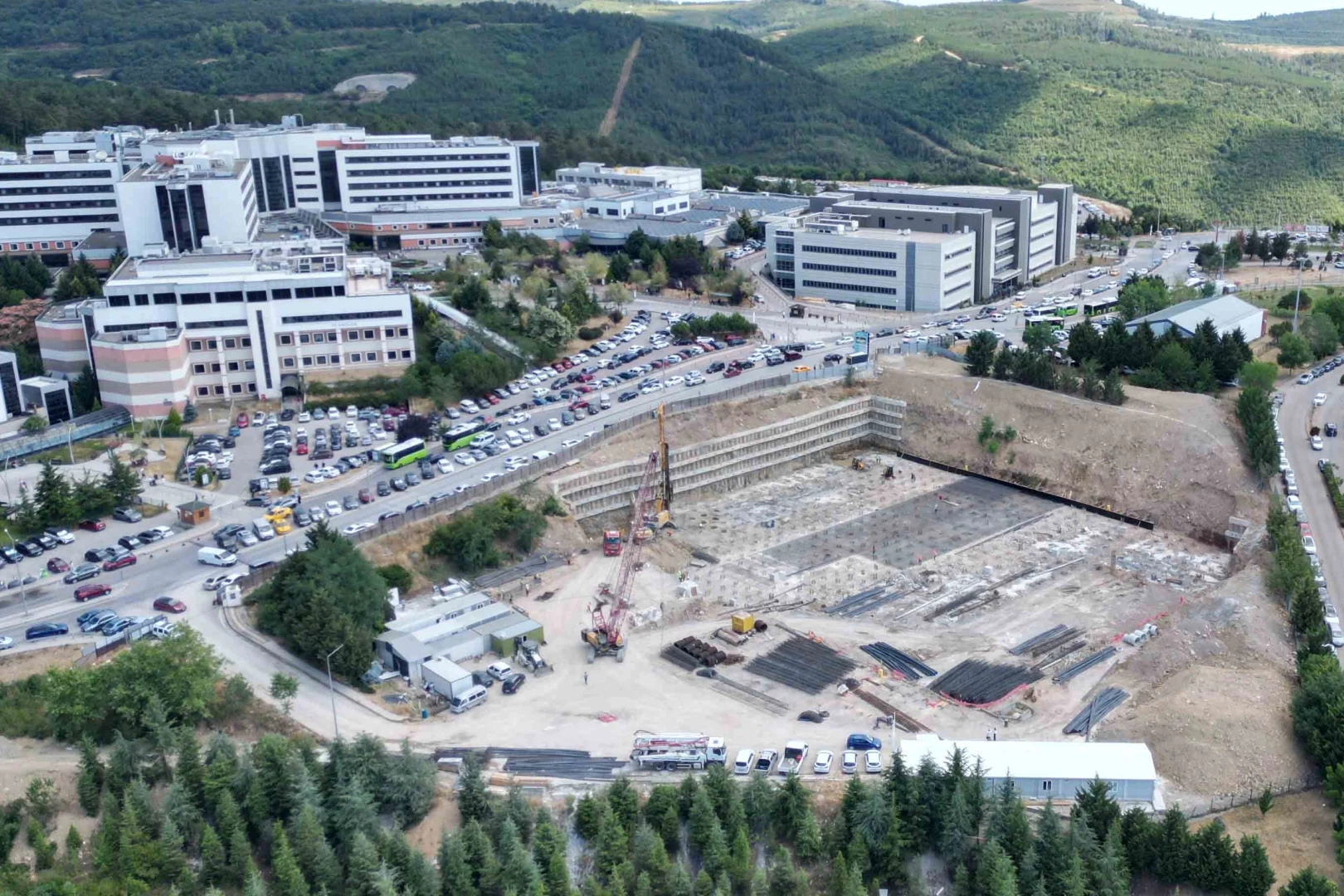 Umuttepe Cami ve Otopark projesi hızla yükseliyor