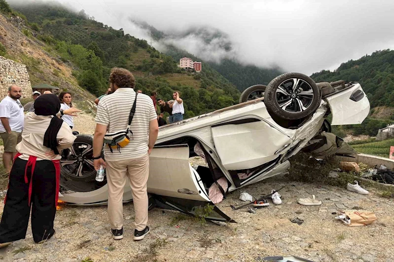 Giresun’da araç yamaçtan yuvarlandı: 5 Yaralı