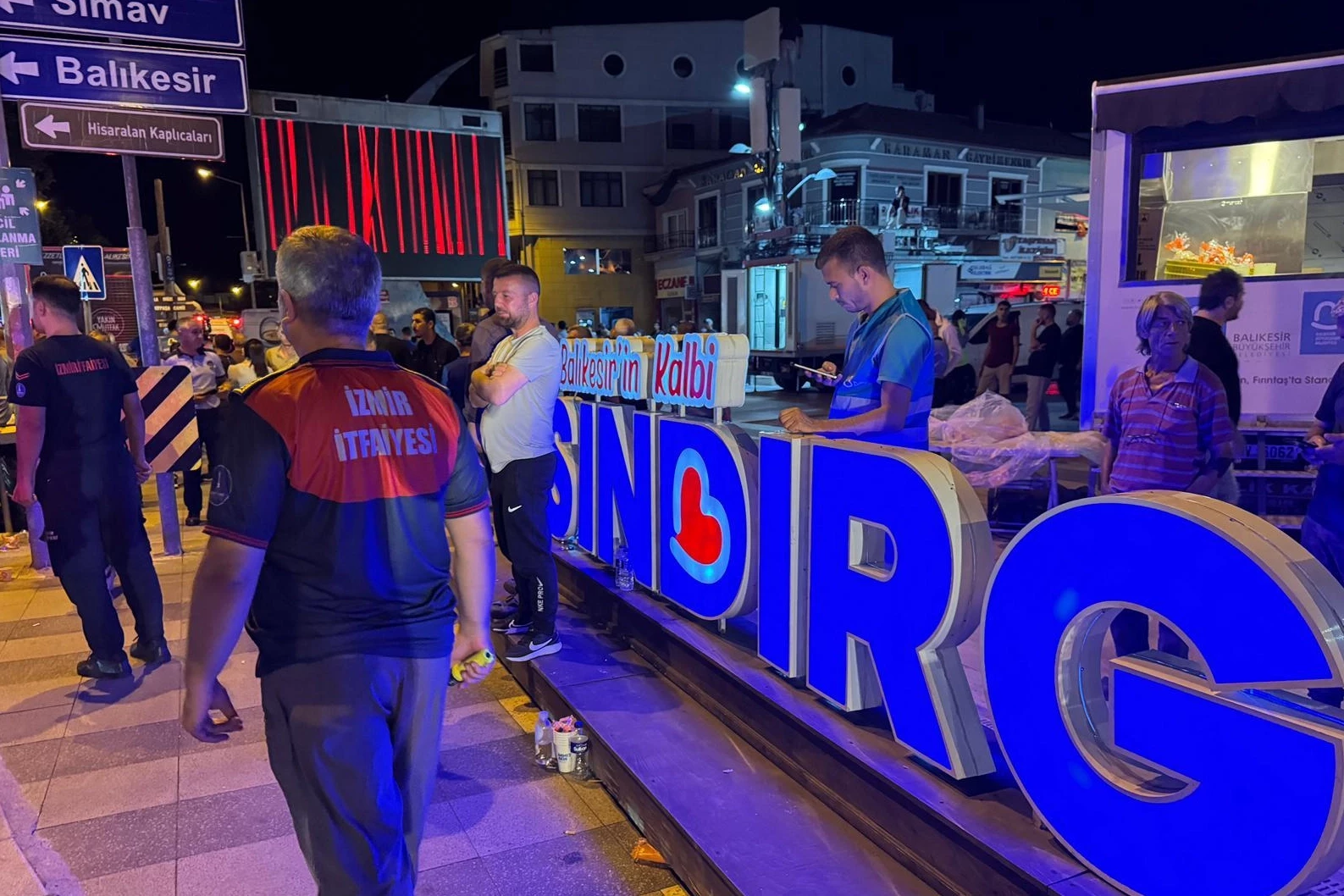 İzmir İtfaiyesi Balıkesir görevinde