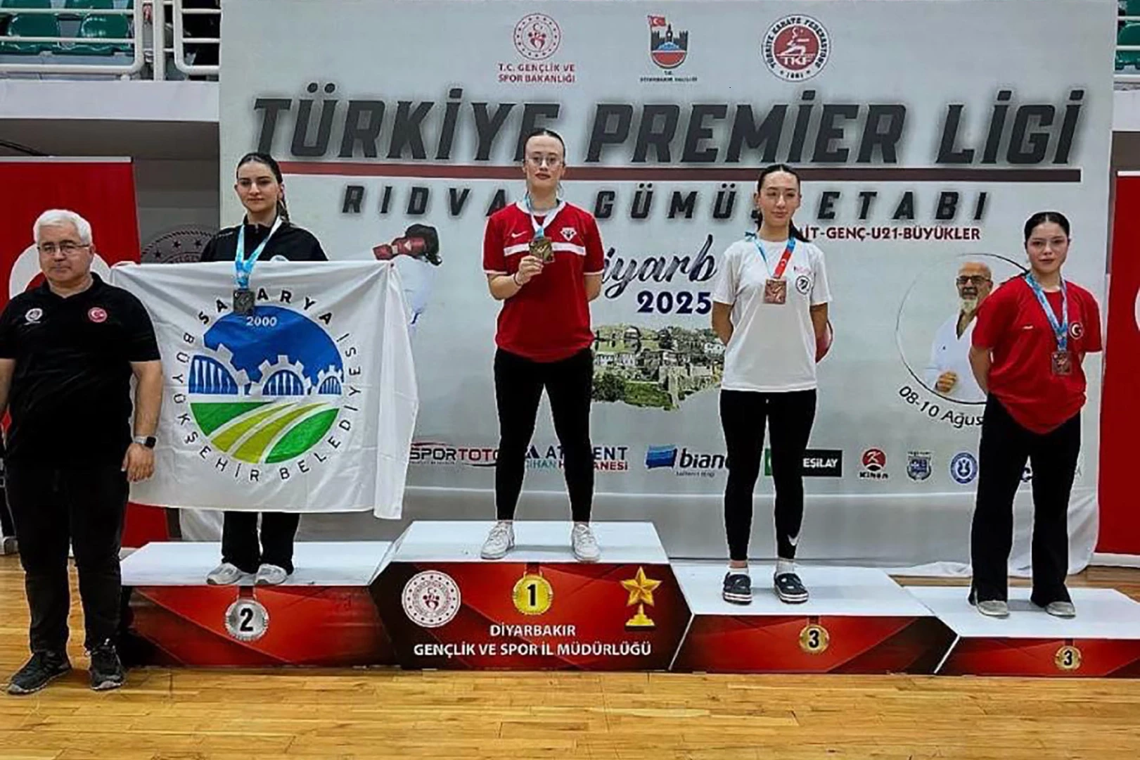 Sakaryalı sporcular Diyarbakır kürsüsünde