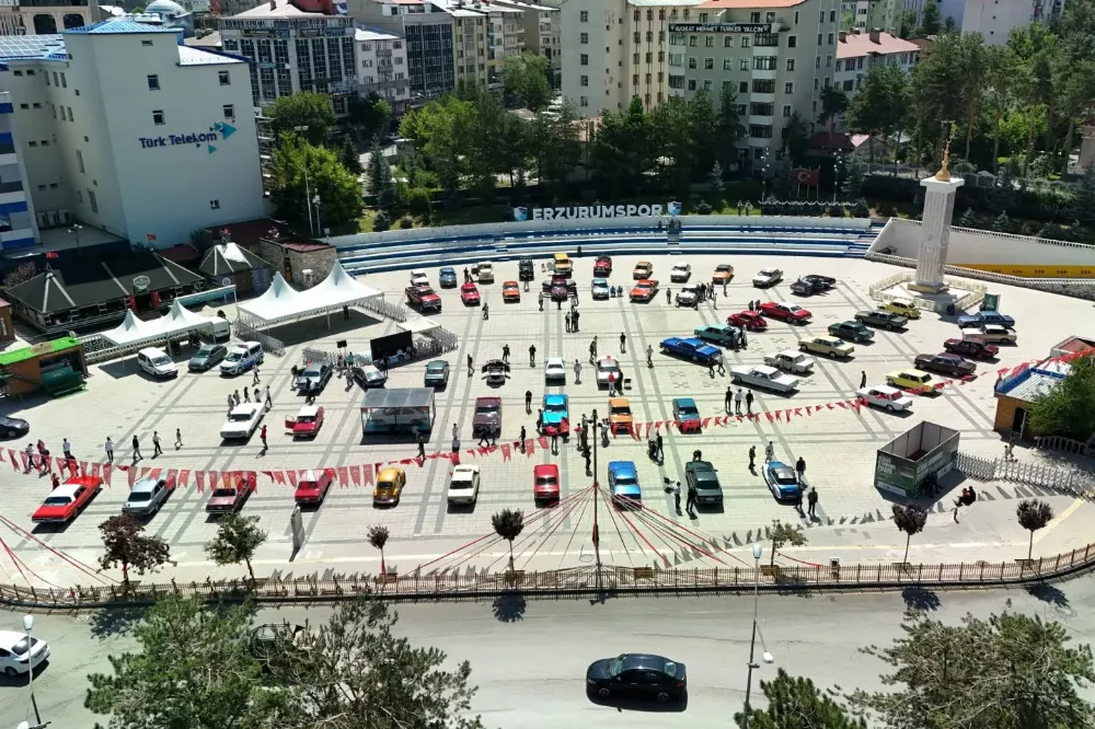 (EİT) 2025 Erzurum Turizm Başkenti etkinlikleri kapsamında, klasik otomobil fuarı