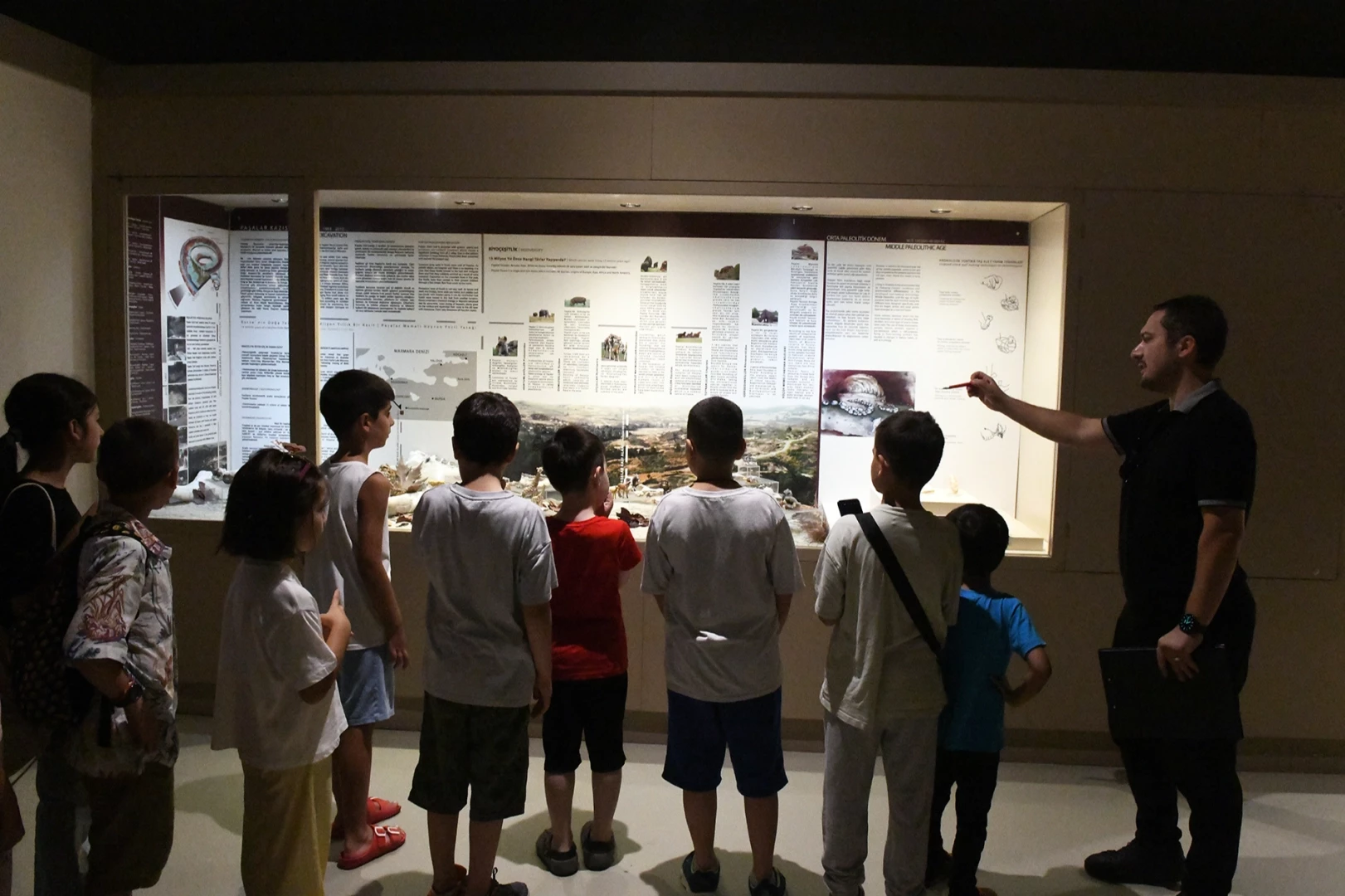 Minik arkeologlar müzeleri keşfediyor