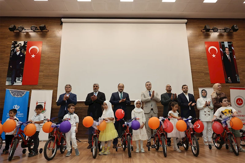 Şanlıurfa’da 4-6 yaş Kur’an kursu öğrencilerine bisiklet dağıtımı yapıldı