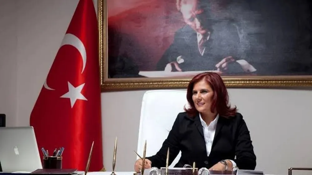 Özlem Çerçioğlu ve CHP’den 4 Belediye Başkanı İstifa Etti!