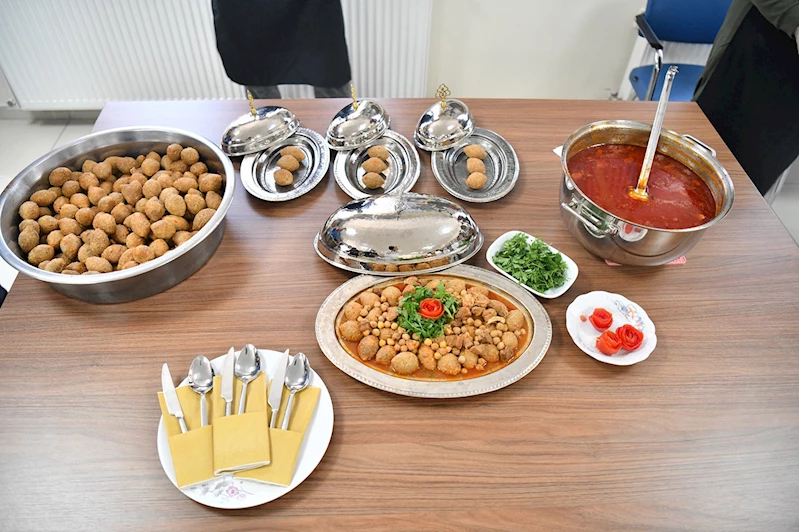 Maharetli eller en güzel yemeği yapmak için yarıştı 