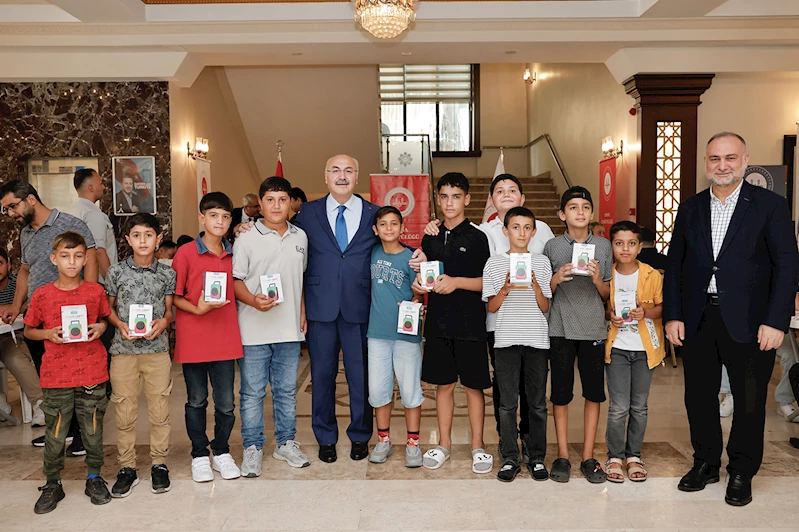 Adana Valisi Köşger, Kur’an kursu öğrencileriyle bir araya geldi