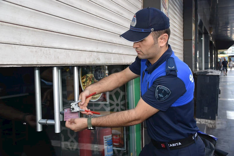 Son kullanma tarihi geçen dönerleri satan iş yeri kapatıldı
