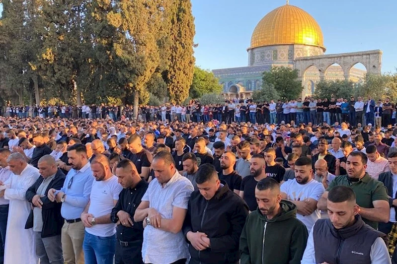 40 bin kişi Mescid-i Aksa’da Cuma namazı kıldı