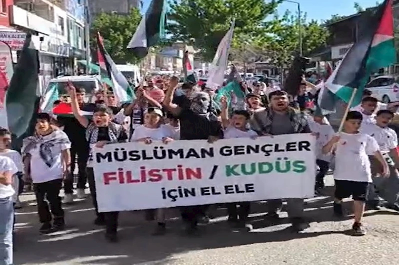 Patnos ilçesinde gençler Gazze için yürüdü