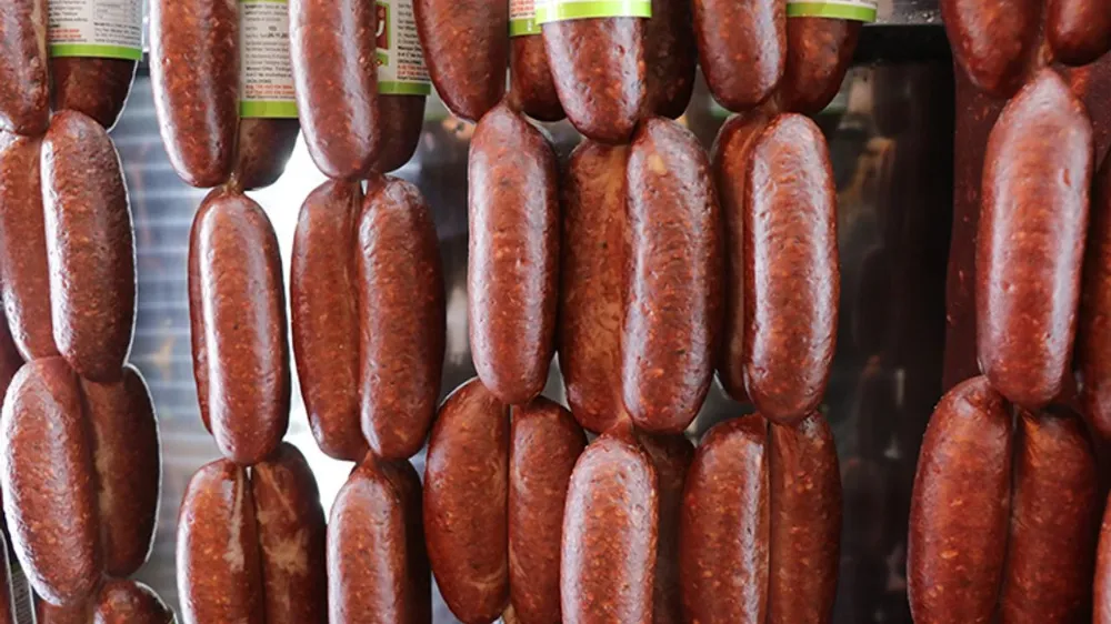 Bakanlık uyardı: 4 sucuk markasında sağlıksız et tespit edildi!