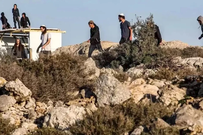 Yahudi çeteler Halhul’da saldırdı: Biri kadın, biri çocuk üç kişi yaralandı