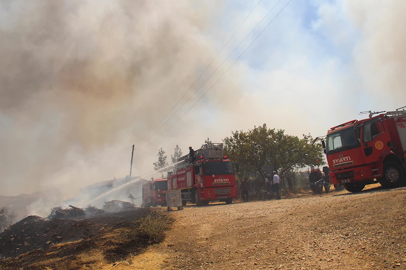 Diyarbakır kırsalında yangın devam ediyor: Ahırlar yandı, hayvanlar telef oldu