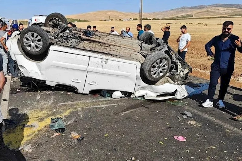 Siirt’te otomobil kepçeyle çarpıştı: 2’si çocuk 6 yaralı