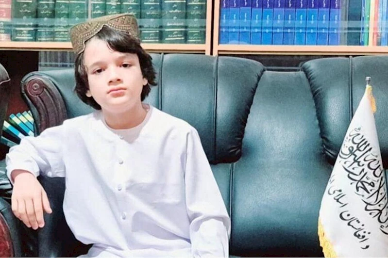 9 yaşındaki Afgan çocuk, 8 dil biliyor