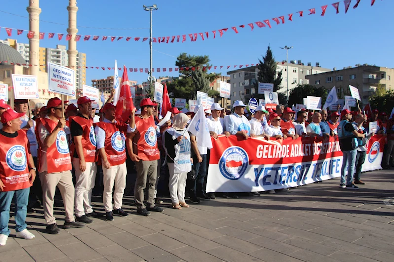 Zam teklifini yetersiz bulan memurlar iş bırakma eylemine başladı