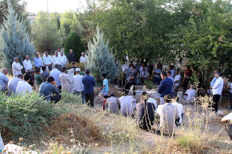 Dava adamı merhum Fesih Güler Hoca kabri başında yad edildi