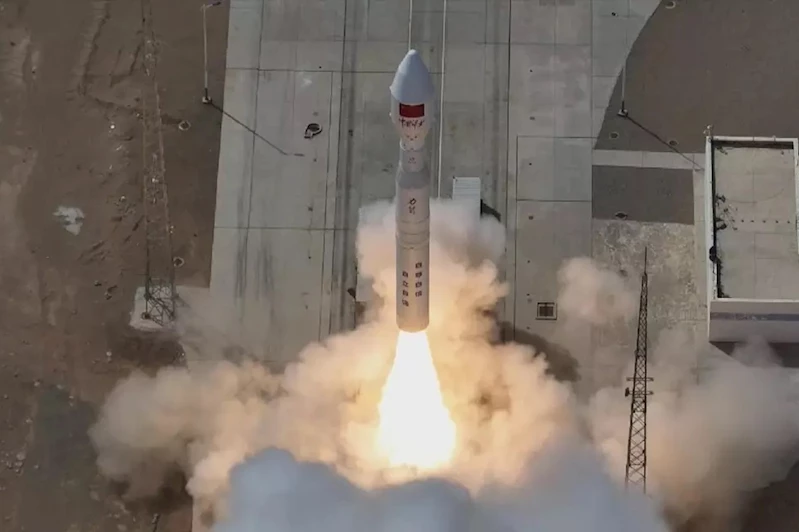 Çin uzaya uydu fırlattı