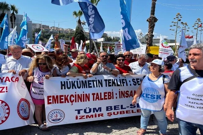İzmir Konak’ta KESK ve Dev Emekli-Sen’den ortak eylem