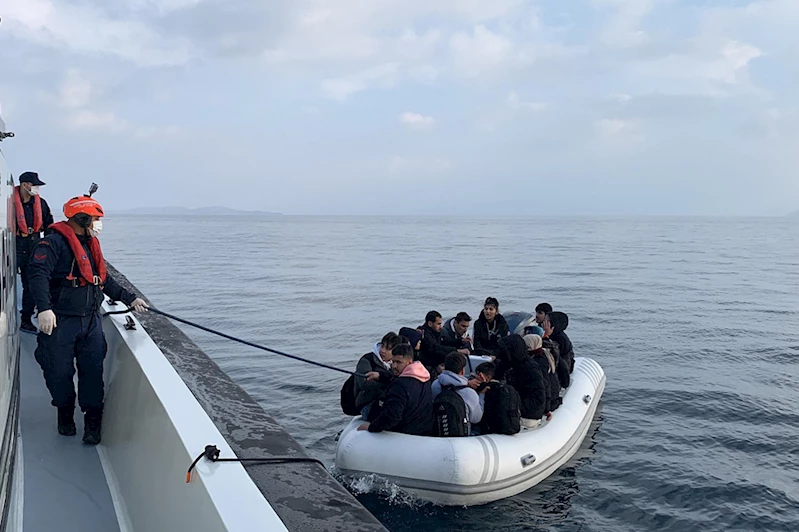 İzmir açıklarında 73 düzensiz göçmen kurtarıldı