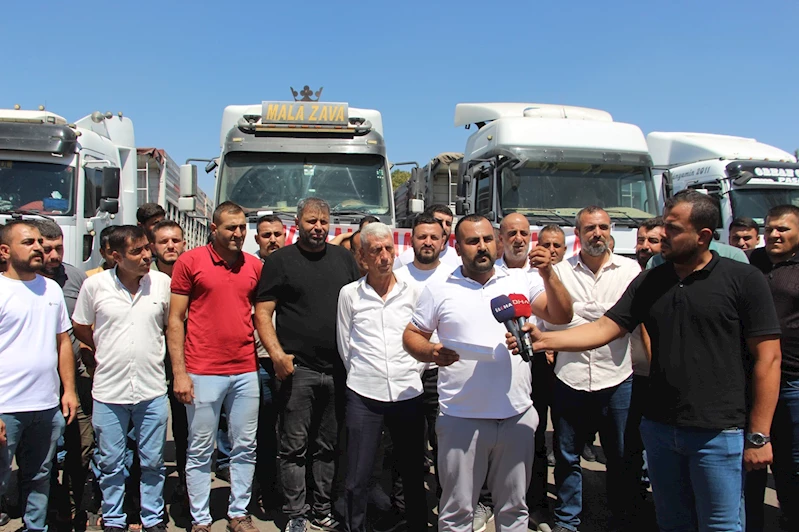 Nakliye ücretlerine tepki gösteren onlarca tır şoförü kontak kapattı