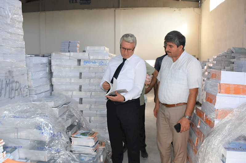 Ders kitapları okullara ulaştırılıyor