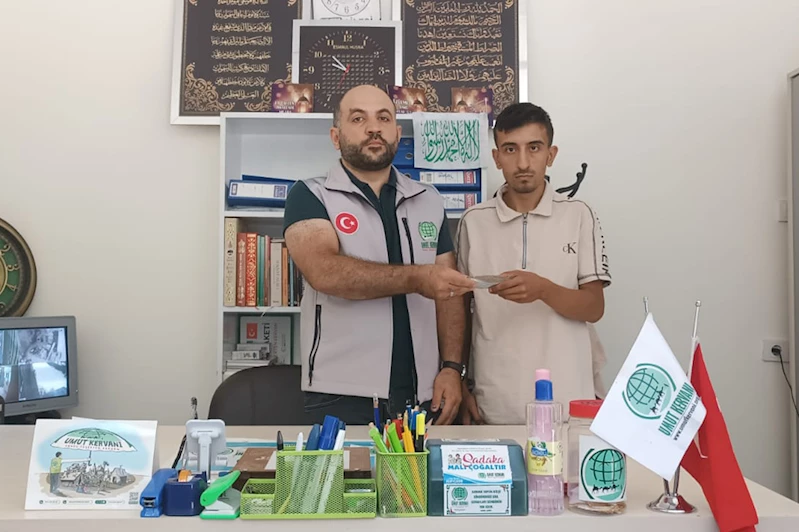 Engelli haliyle Filistin için yardım topluyor