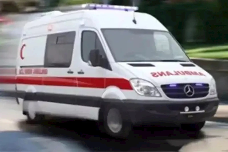 Seydişehir yolunda hafif ticari araç şarampole yuvarlandı: 2 yaralı