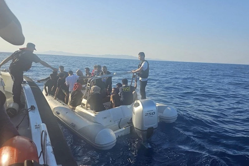 Yunan unsurlarınca geri itilen 30 düzensiz göçmen kurtarıldı